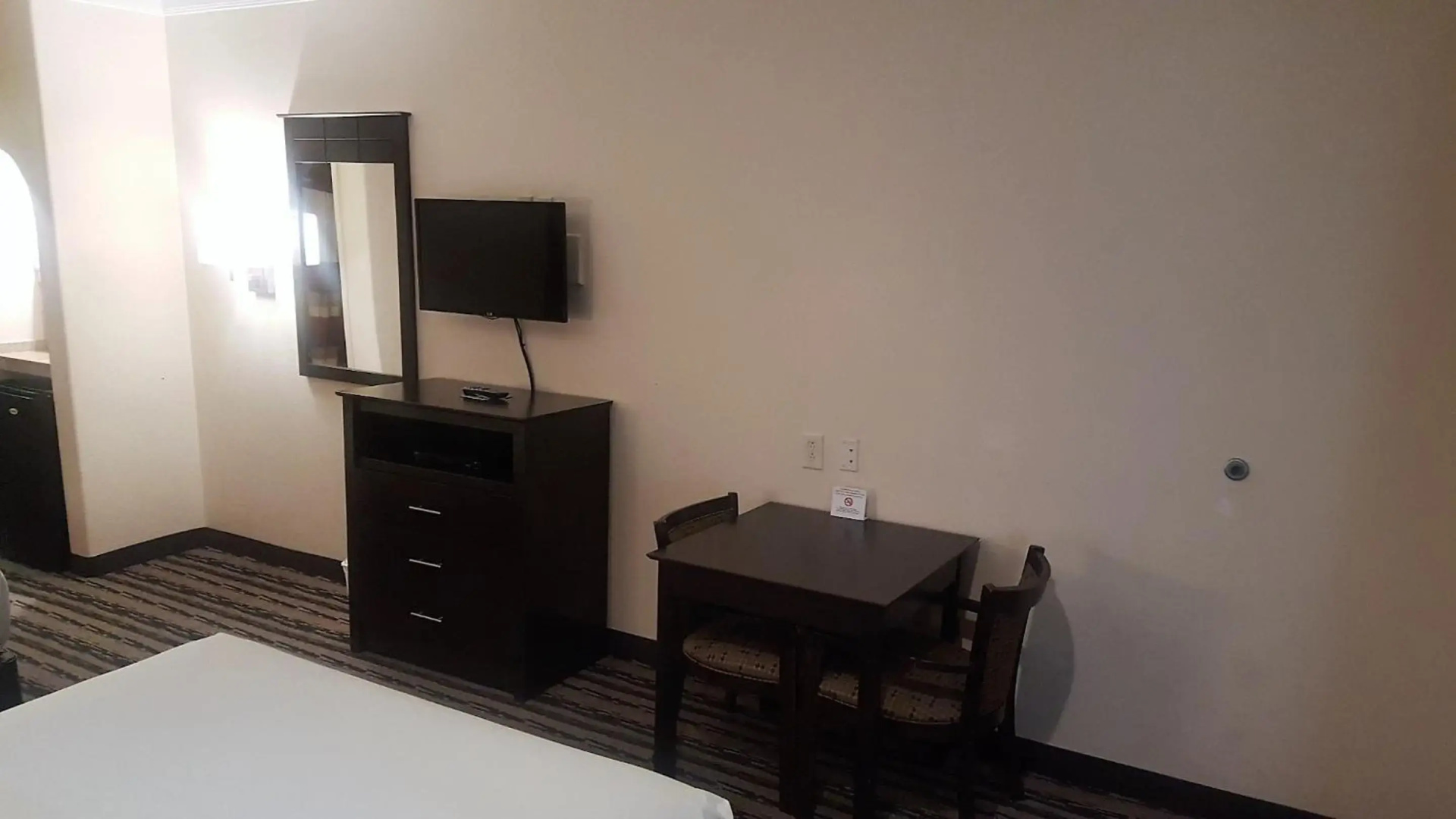 Photo - Red Roof Inn & Suites Houston – Humble/IAH Airport