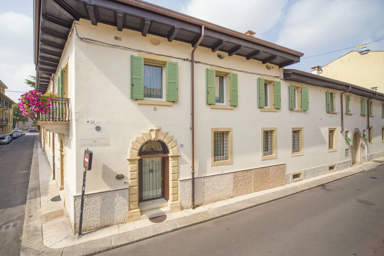 Photo - Lady Capulet Apartments