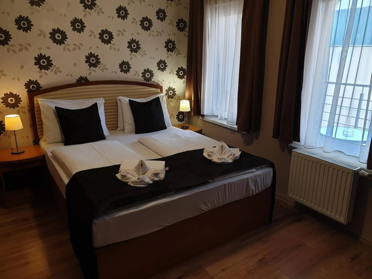 Photo - Six Inn Hotel