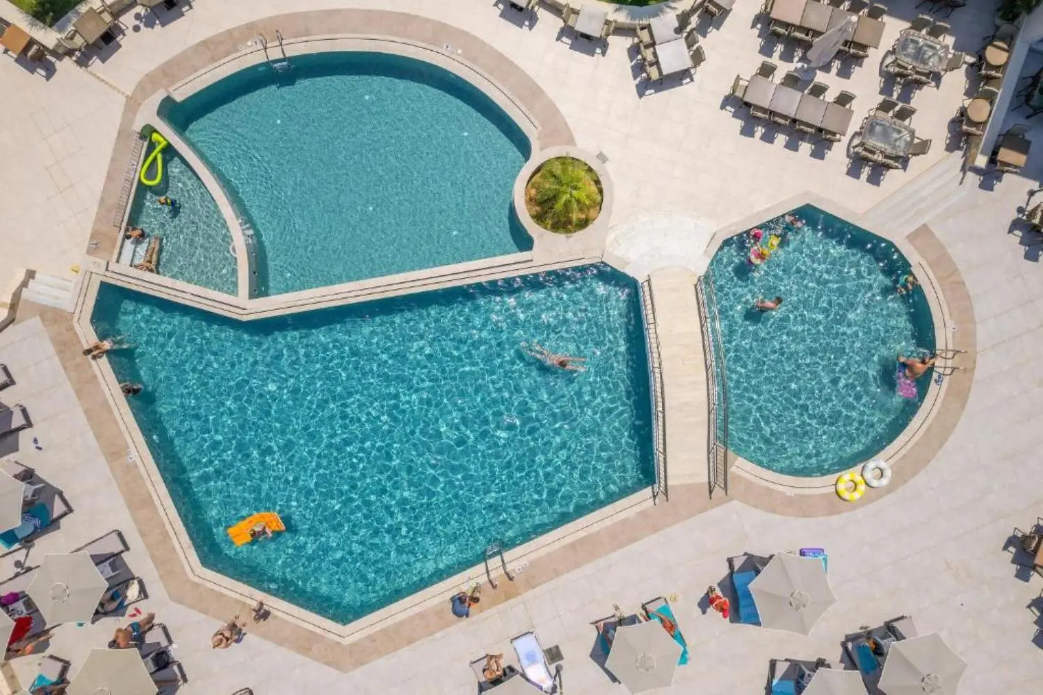 Photo - Vantaris Palace