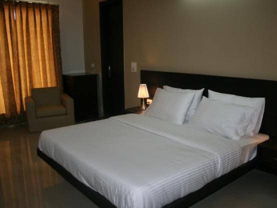 OYO 19389 SilverKey Rajouri Garden