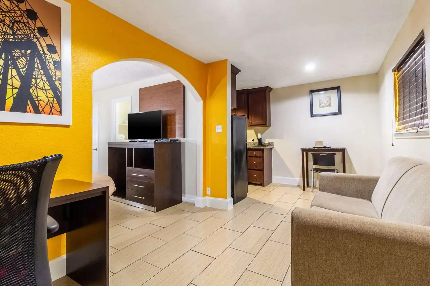 Photo - Rodeway Inn & Suites