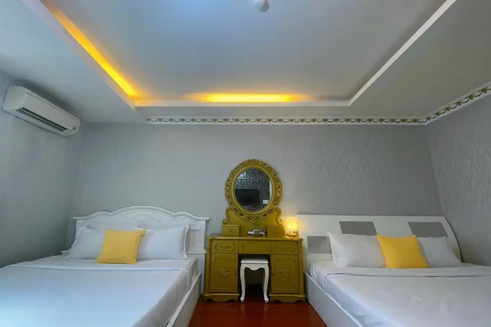 Foto - CROWNE MEOW BÙI VIỆN HOTEl 2