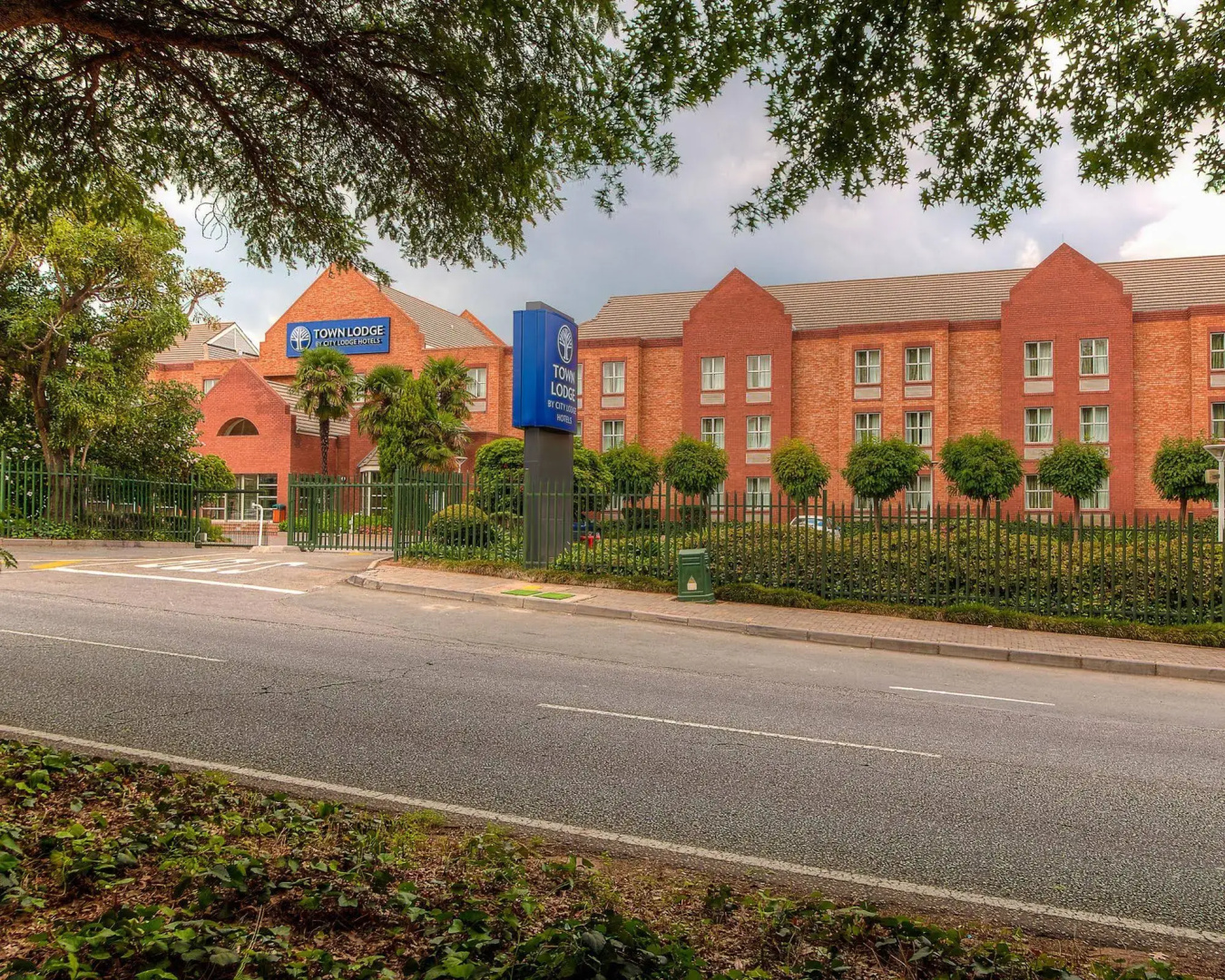 Photo - Road Lodge Sandton Grayston Drive