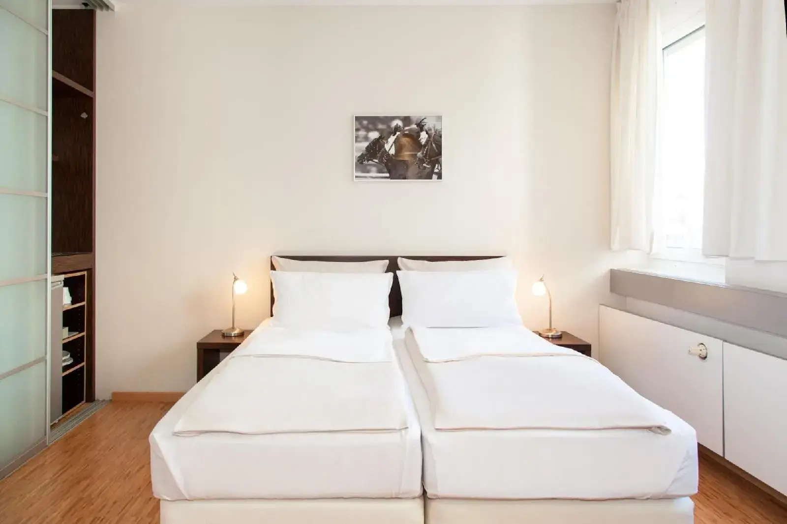Photo - Paragon Apartments
