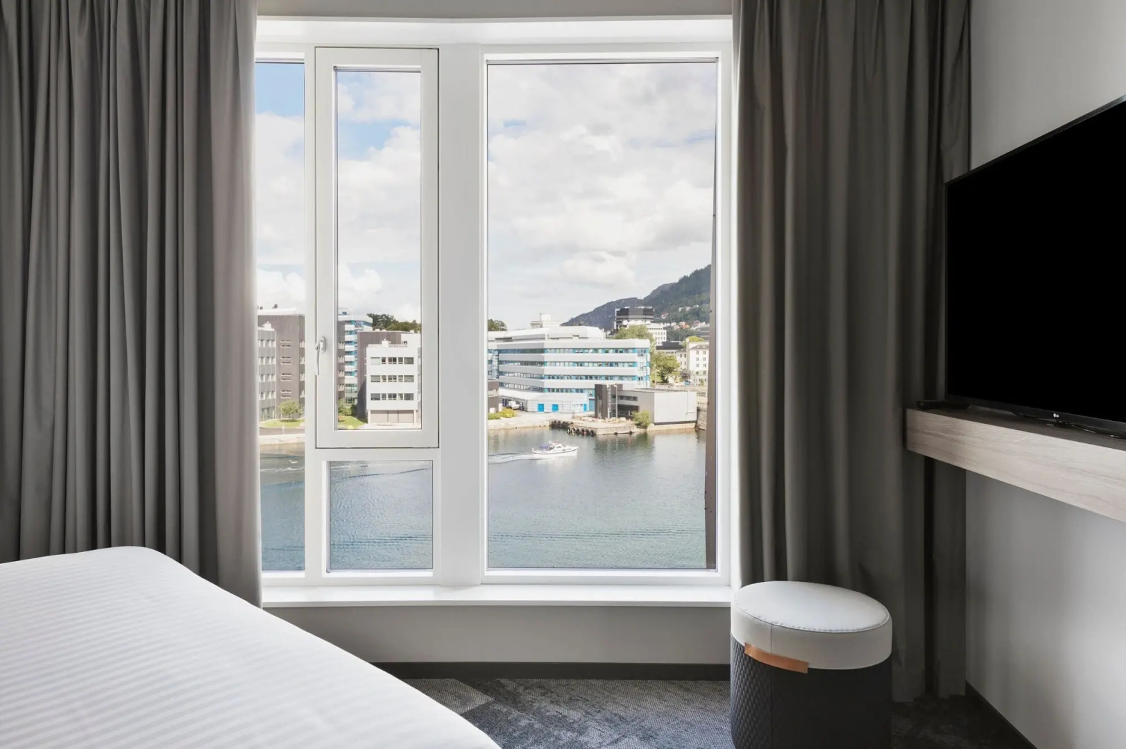Photo - Moxy Bergen