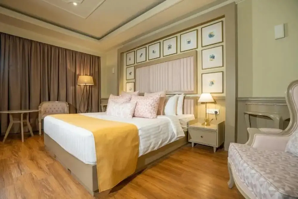 Photo - Grandeeza Hotel by Galison