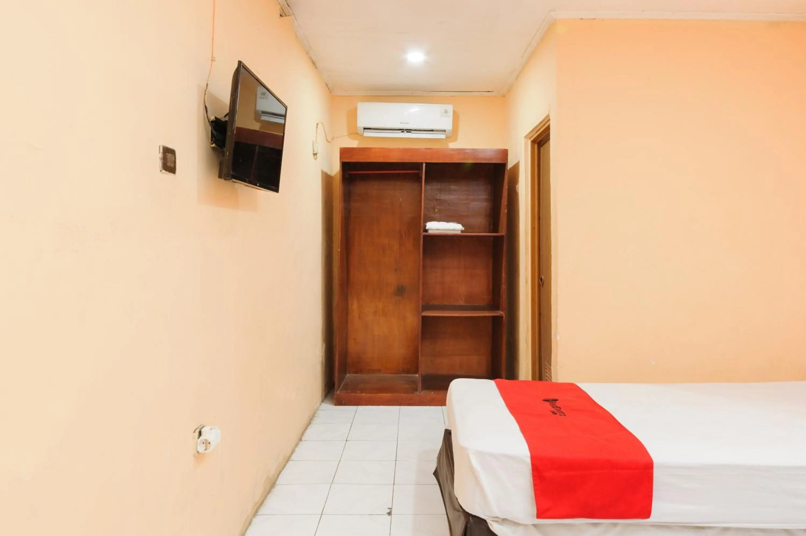 Photo - RedDoorz Plus near RSCM Jakarta