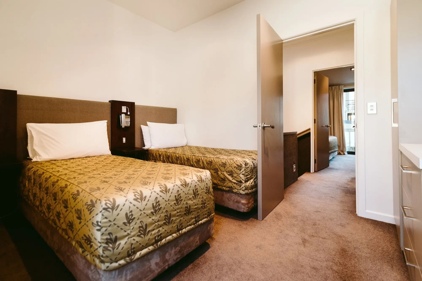 Photo - Garden Court Suites And Apartments