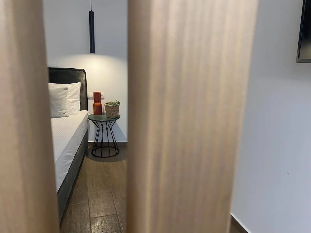Oniropetra Luxury Suites
