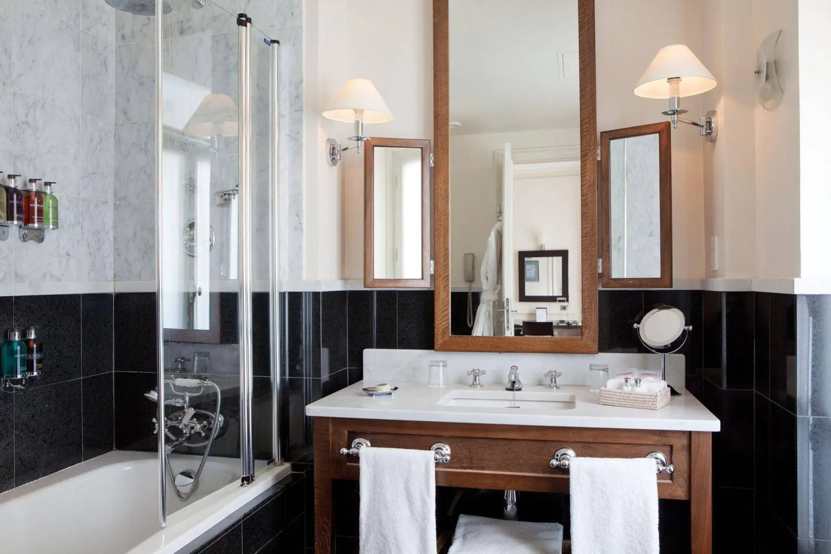 Foto - La Tremoille Paris