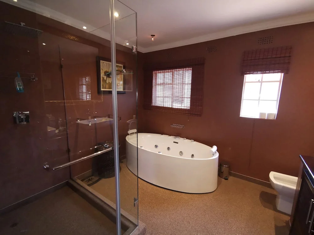 Photo - Paulshof Guesthouse - Hluhluwe Road Complex
