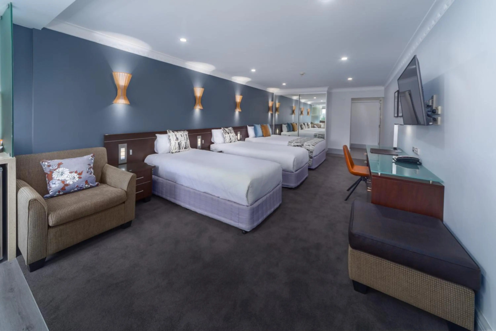 Photo - Hyde Park Inn