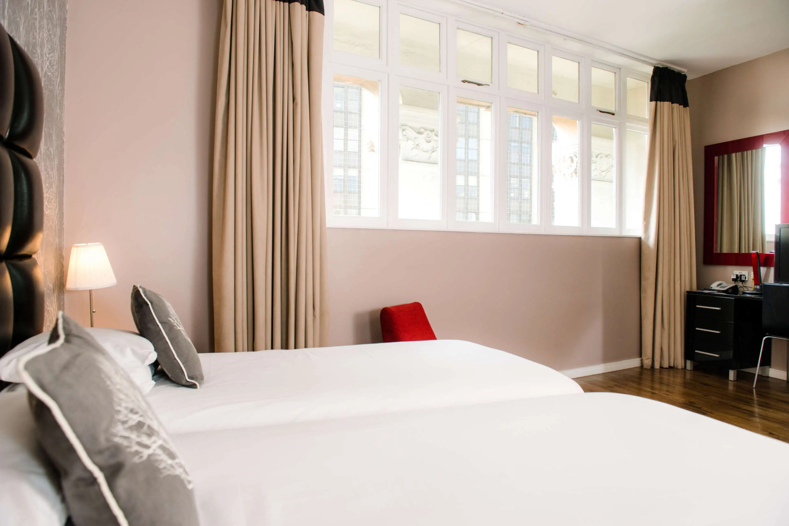 Foto - Royal Hotel Cardiff by Belvilla