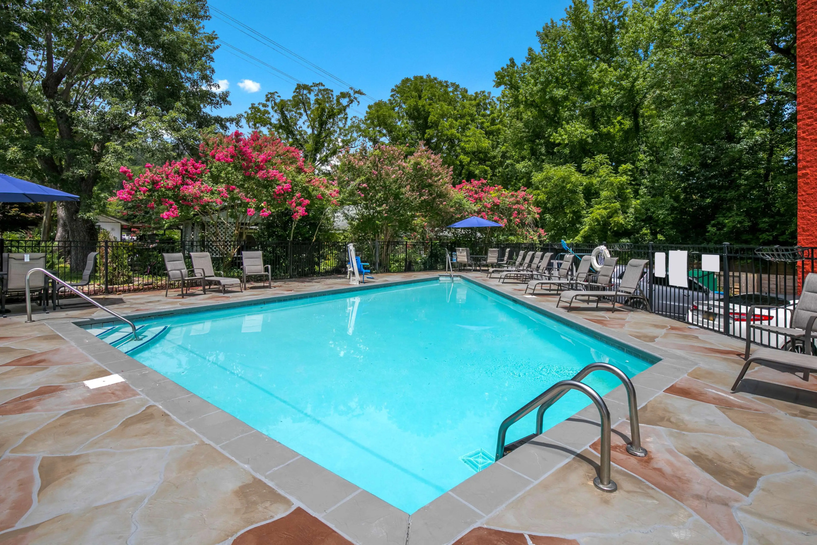 Photo - SureStay Plus Hotel by Best Western Gatlinburg