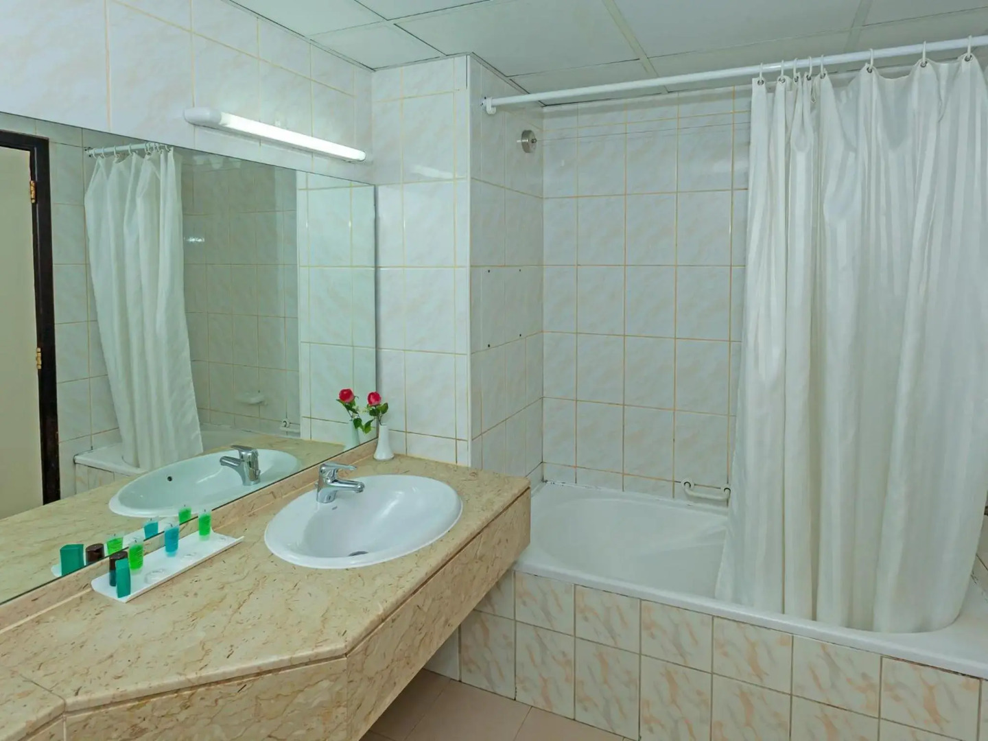 Foto - Wave International Hotel