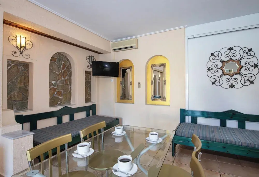 Photo - Castle Suites Hotel