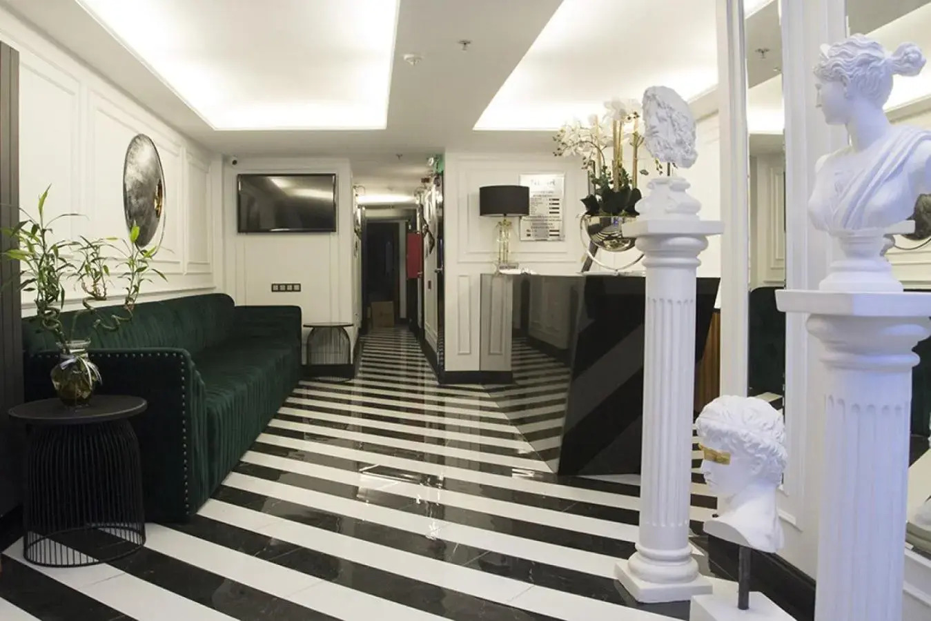 Photo - The 22 Hotel