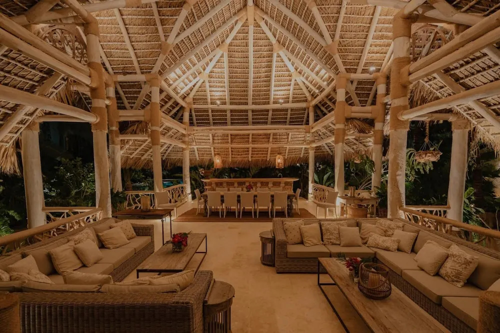 Foto - Unique lake-front 10-bedroom mansion in most luxurious resort of the caribbean