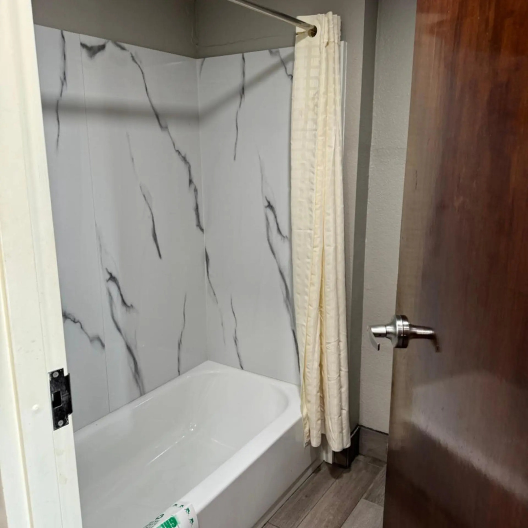 Photo - Nola Inn & Suites