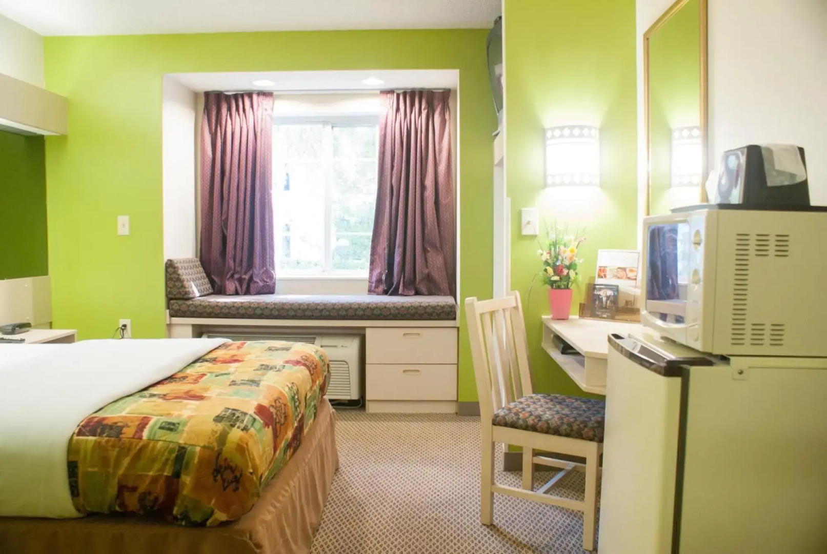 Foto - Hometown Inn & Suites Jacksonville Butler Blvd./Southpoint