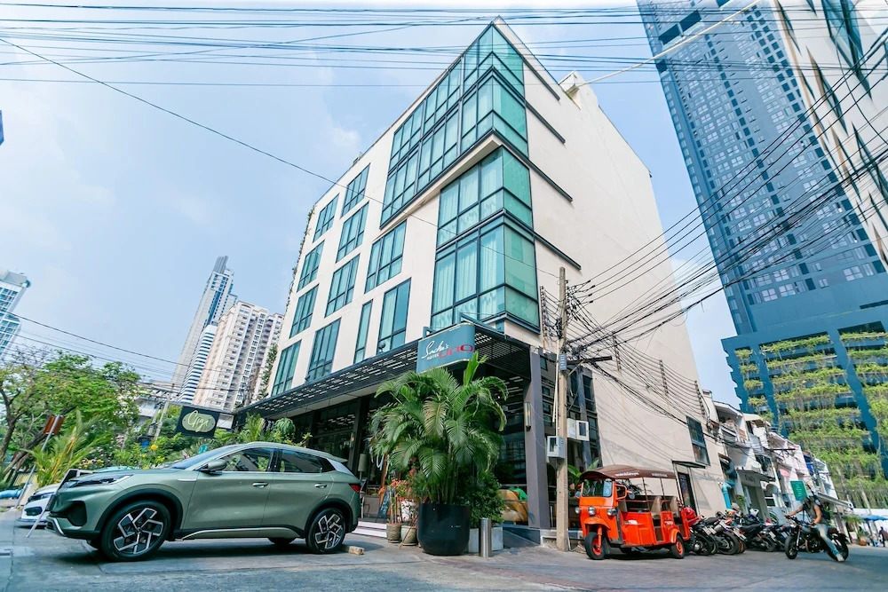 Photo - Sacha's Hotel Uno