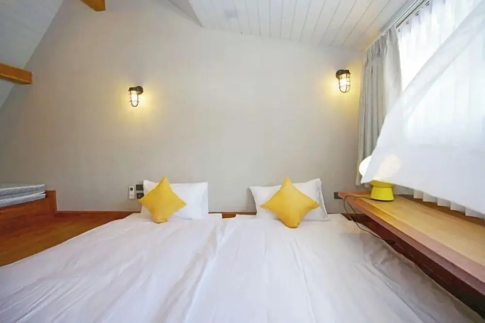 Foto - Yellow Pillow village