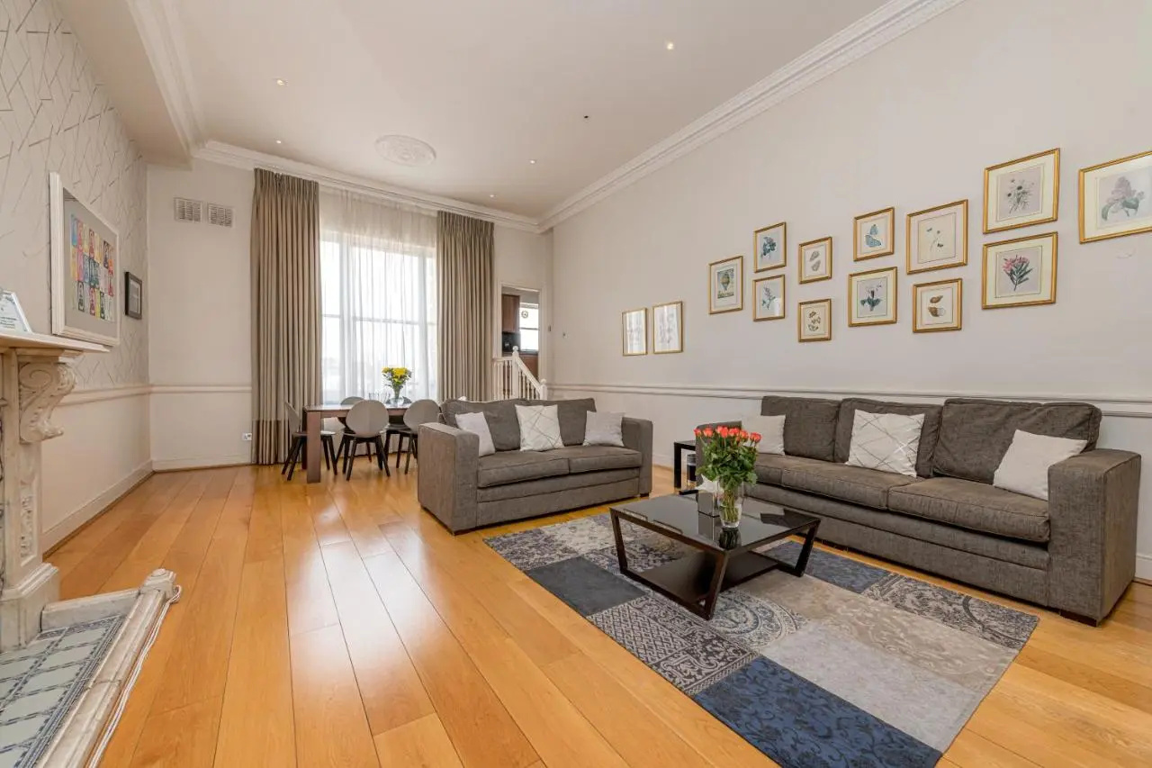 Photo - Queensgate Court