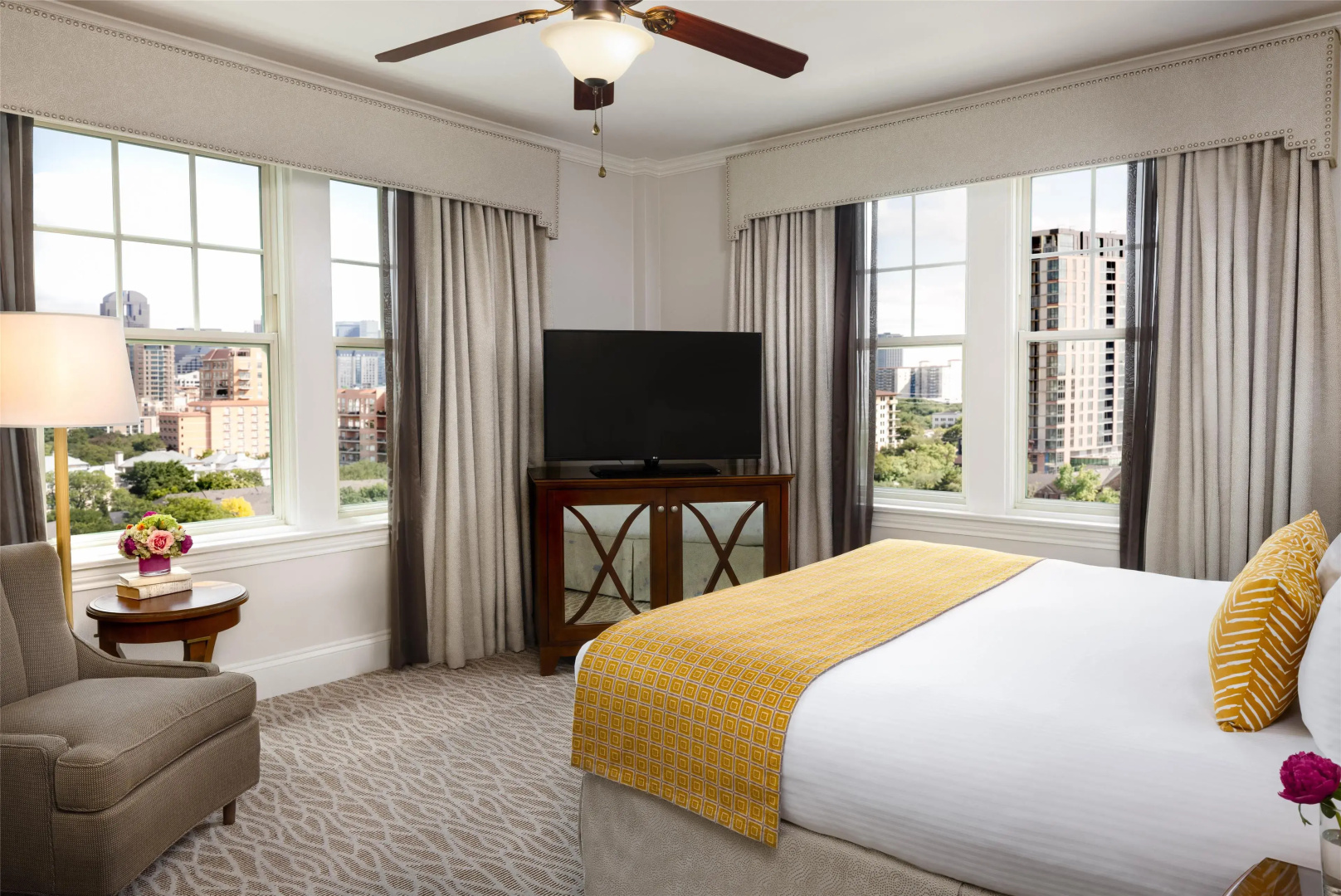 Photo - Warwick Melrose Hotel