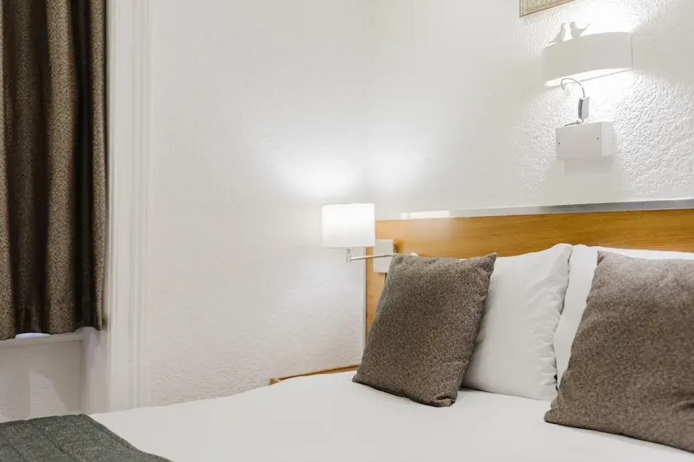 Photo - Falcon Hotel