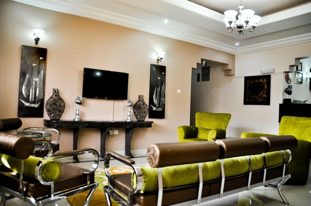 Auris Court Suites & Apartment