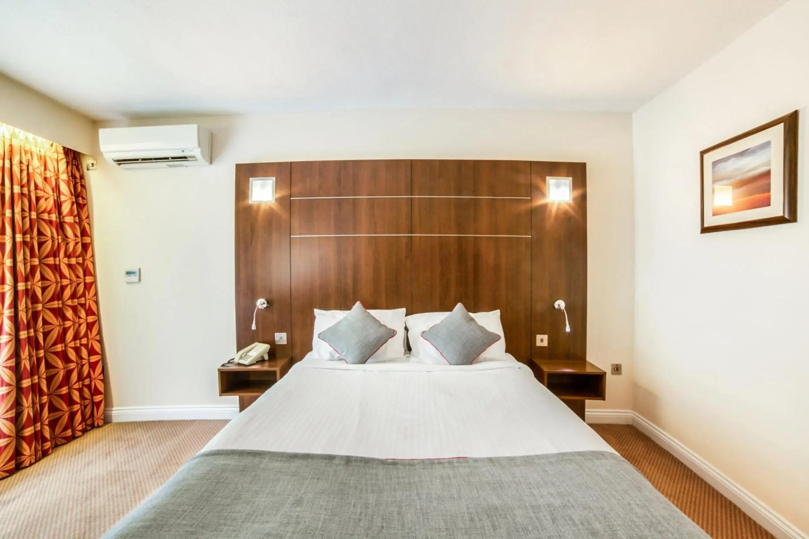 Photo - OYO The Bridge House Hotel