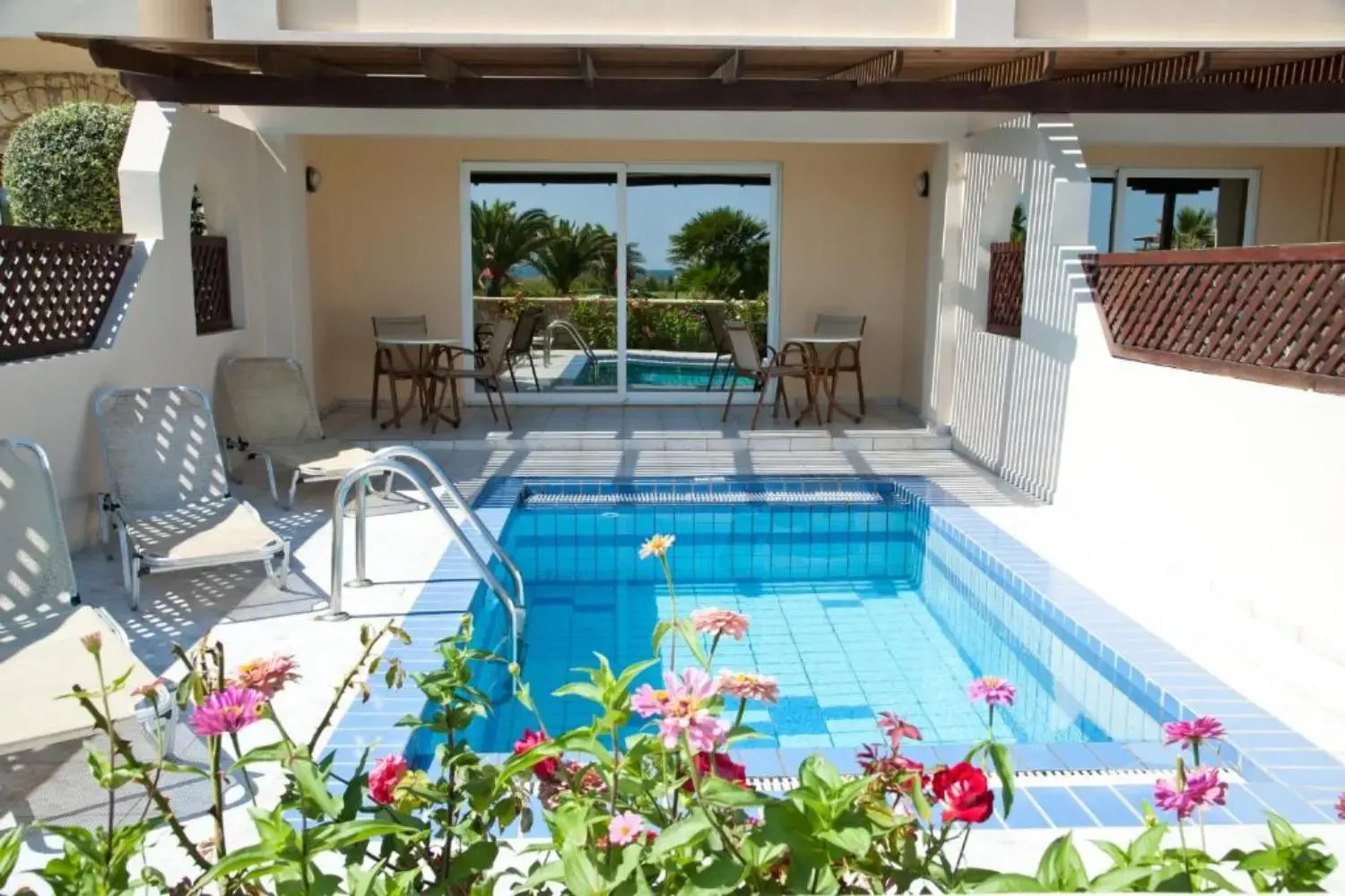 Photo - Vantaris Palace