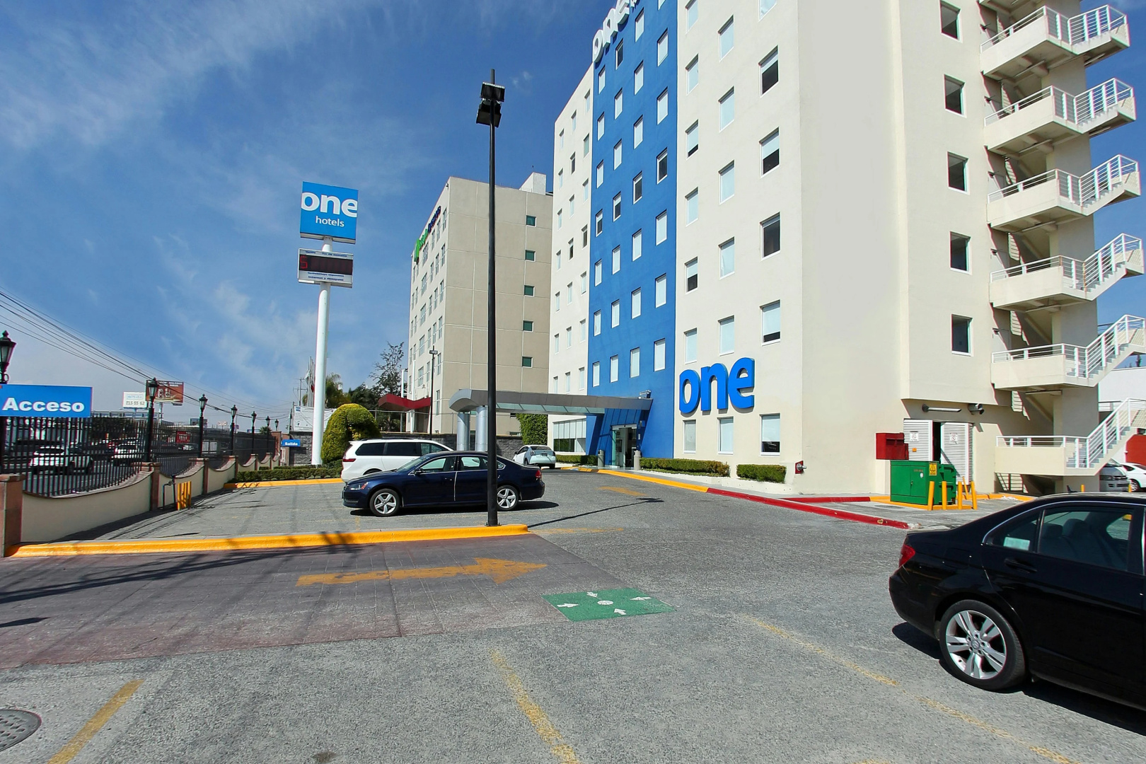 Photo - One Queretaro Plaza Galerias