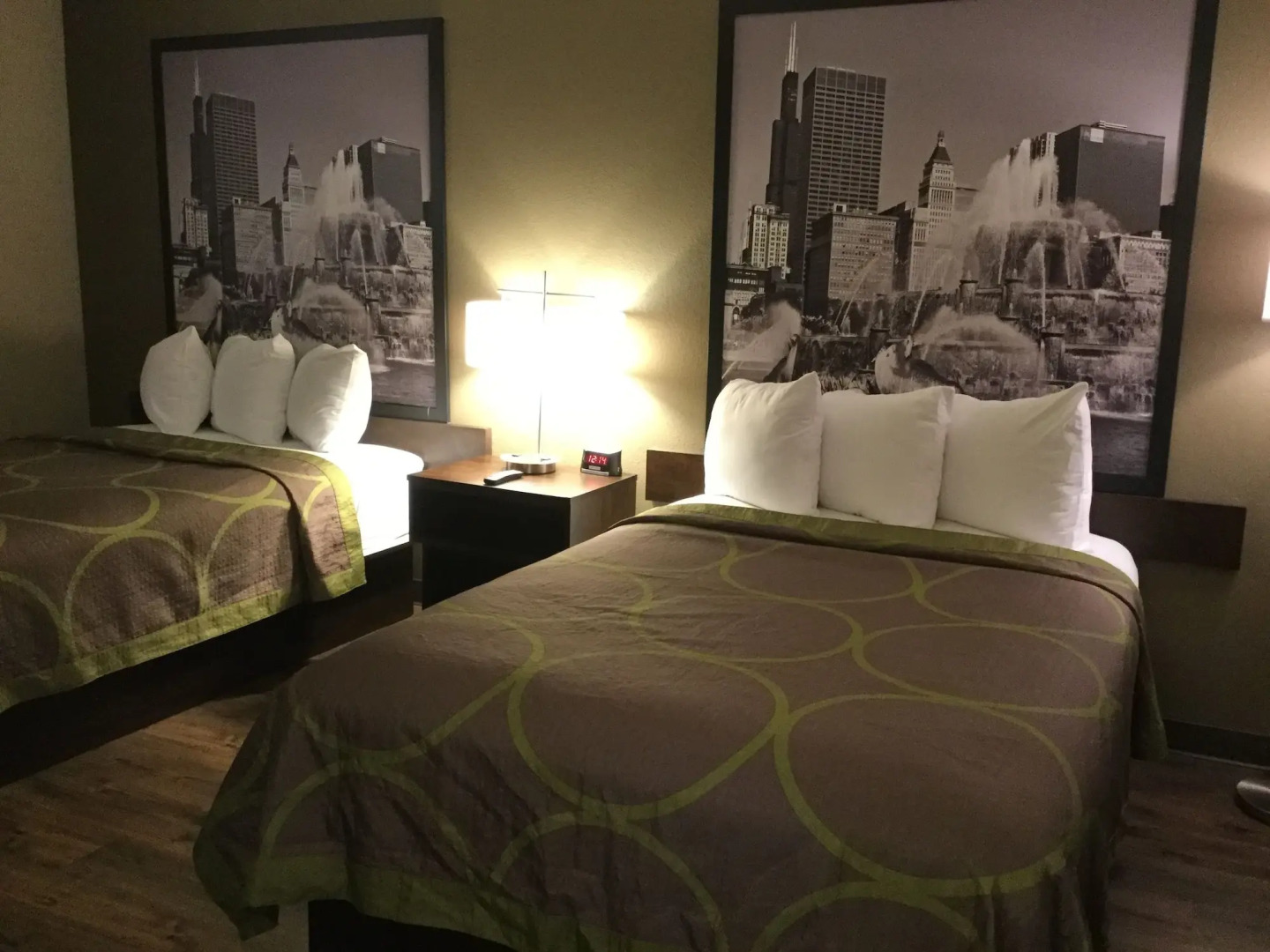 Foto - Super 8 by Wyndham South Holland