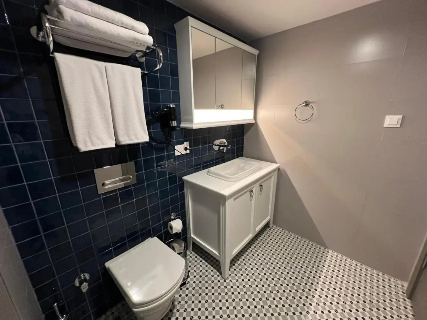 Photo - Weingart Suites Hotel