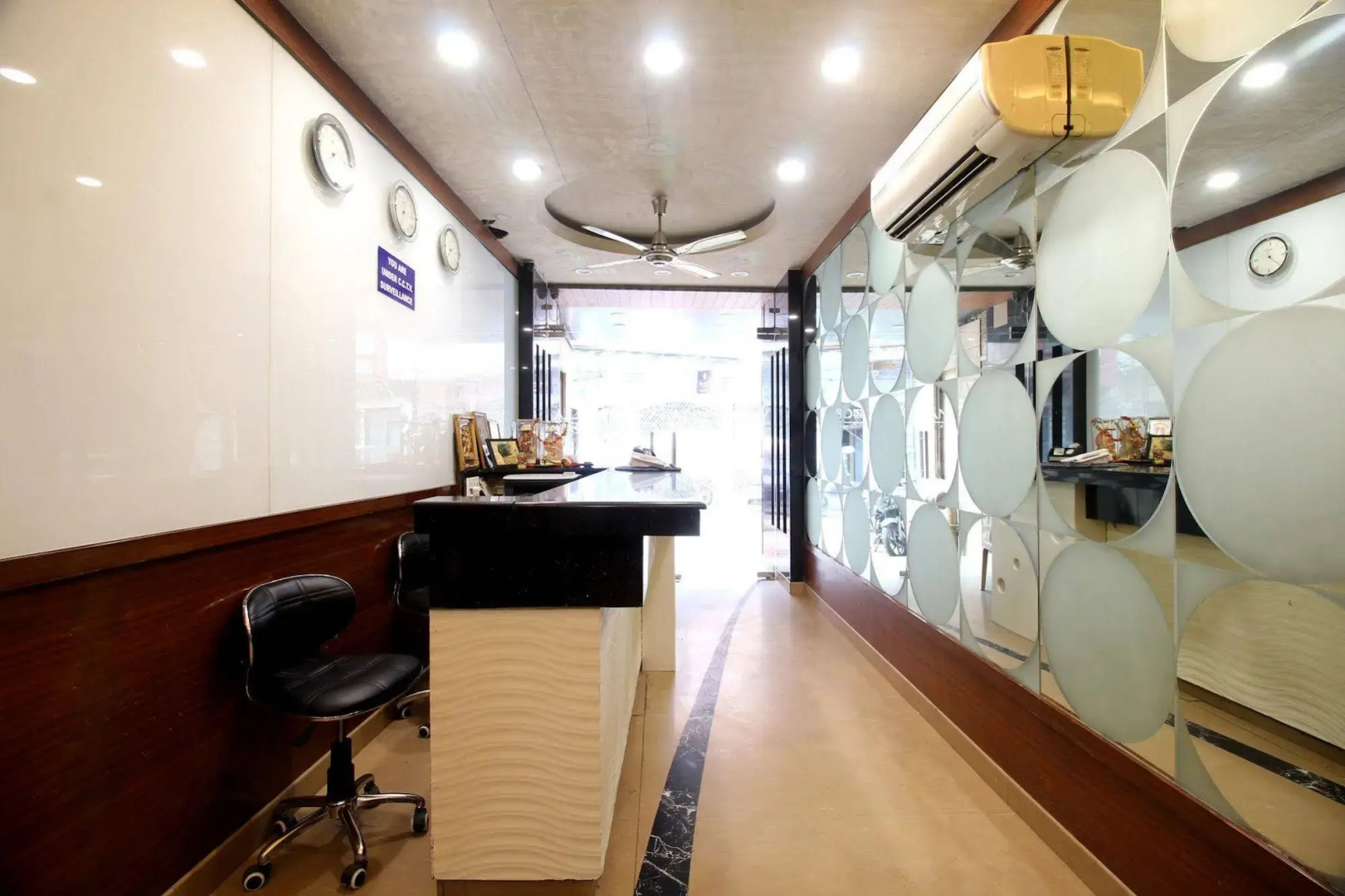 Photo - Hotel Vanson Villa, City Centre - With Free Airport & Train Station Pickup