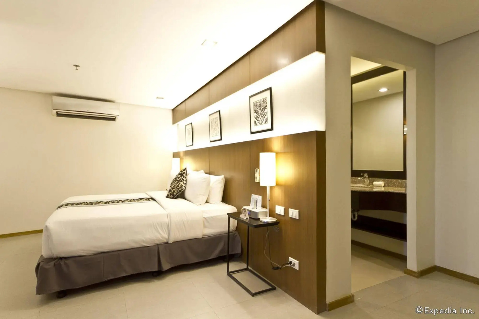 Photo - St Mark Hotel