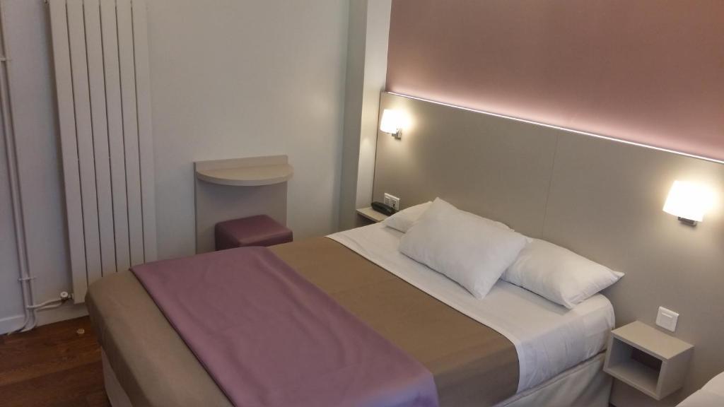 Photo - Modern Hotel