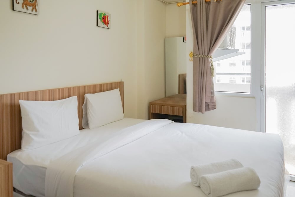 Cozy Studio Green Pramuka Apartment next to Mall