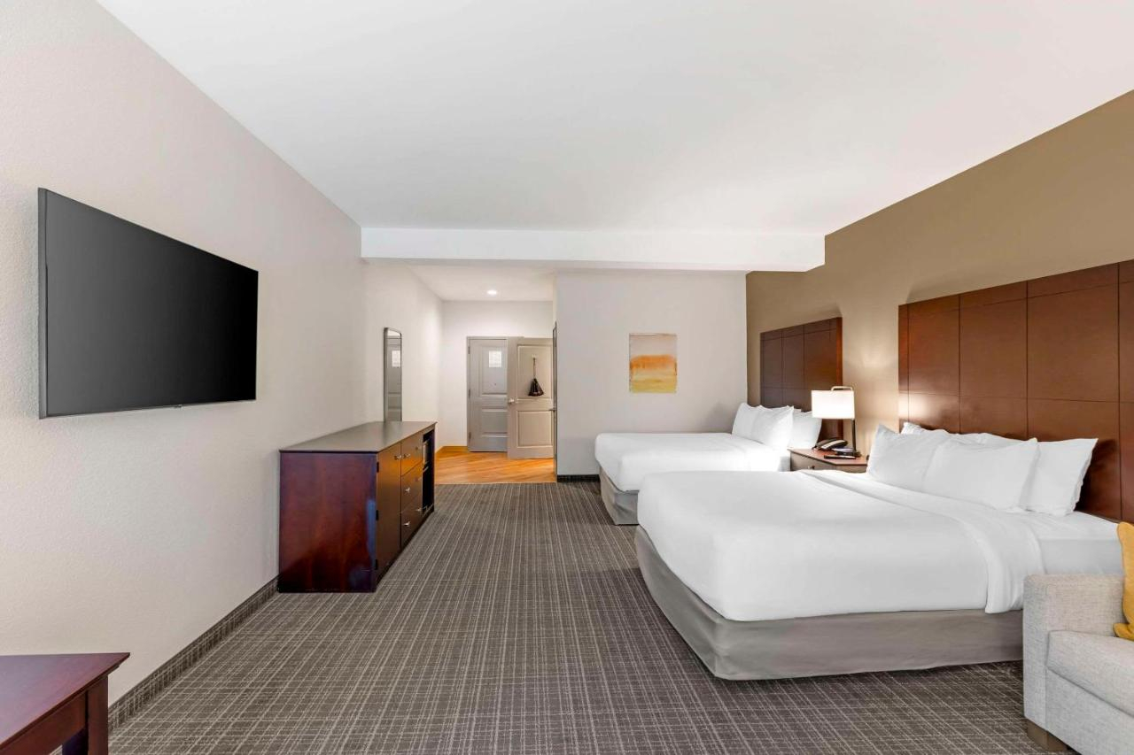 Photo - Comfort Inn & Suites Verona at Turning Stone Resort Casino