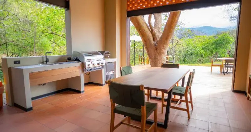 Photo - BEE Suites San José - Santa Ana