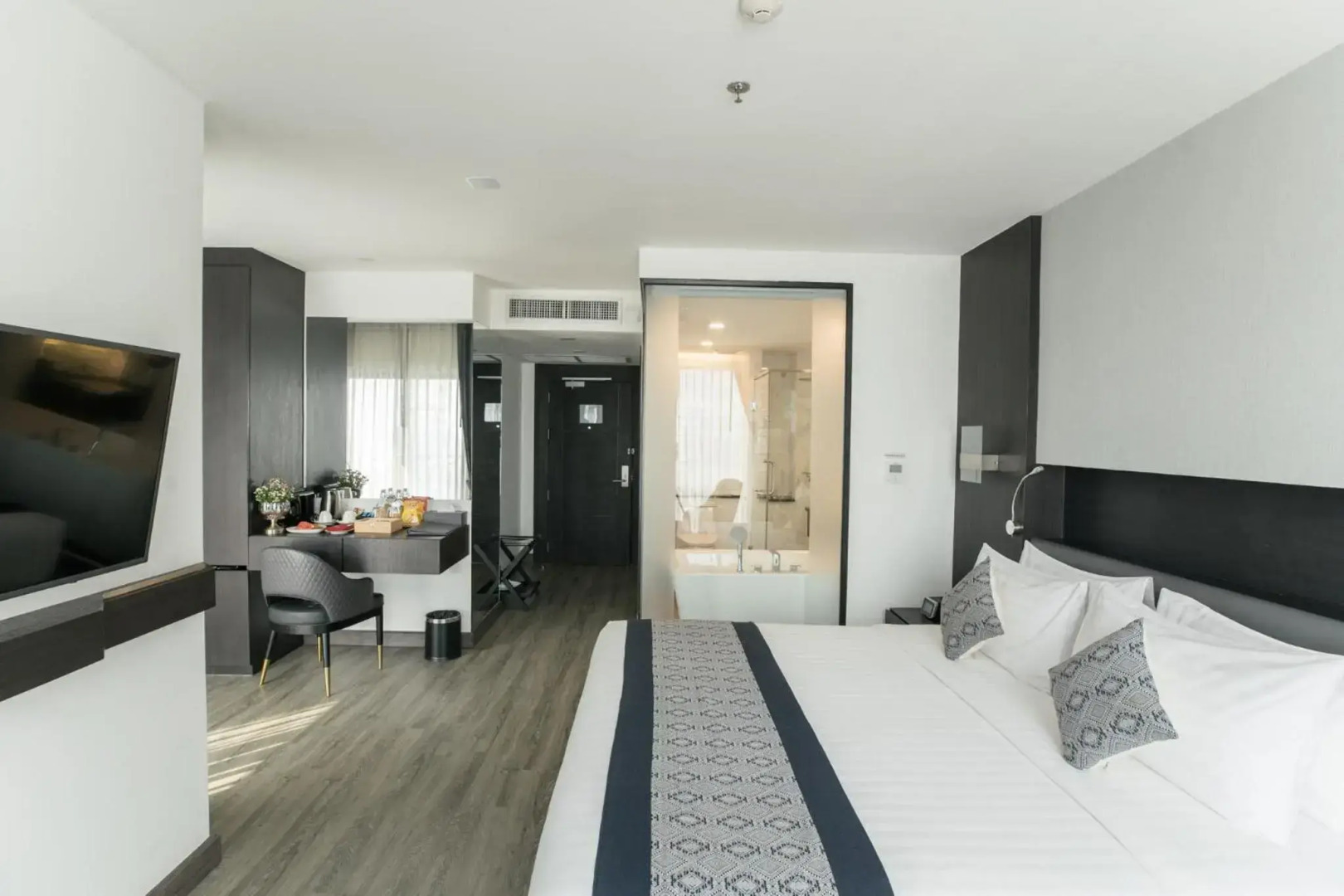 Photo - SureStay Hotel by Best Western Vientiane