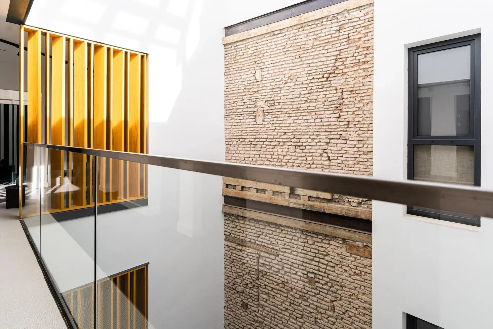 Photo - Welldone Quality - Crystal pool