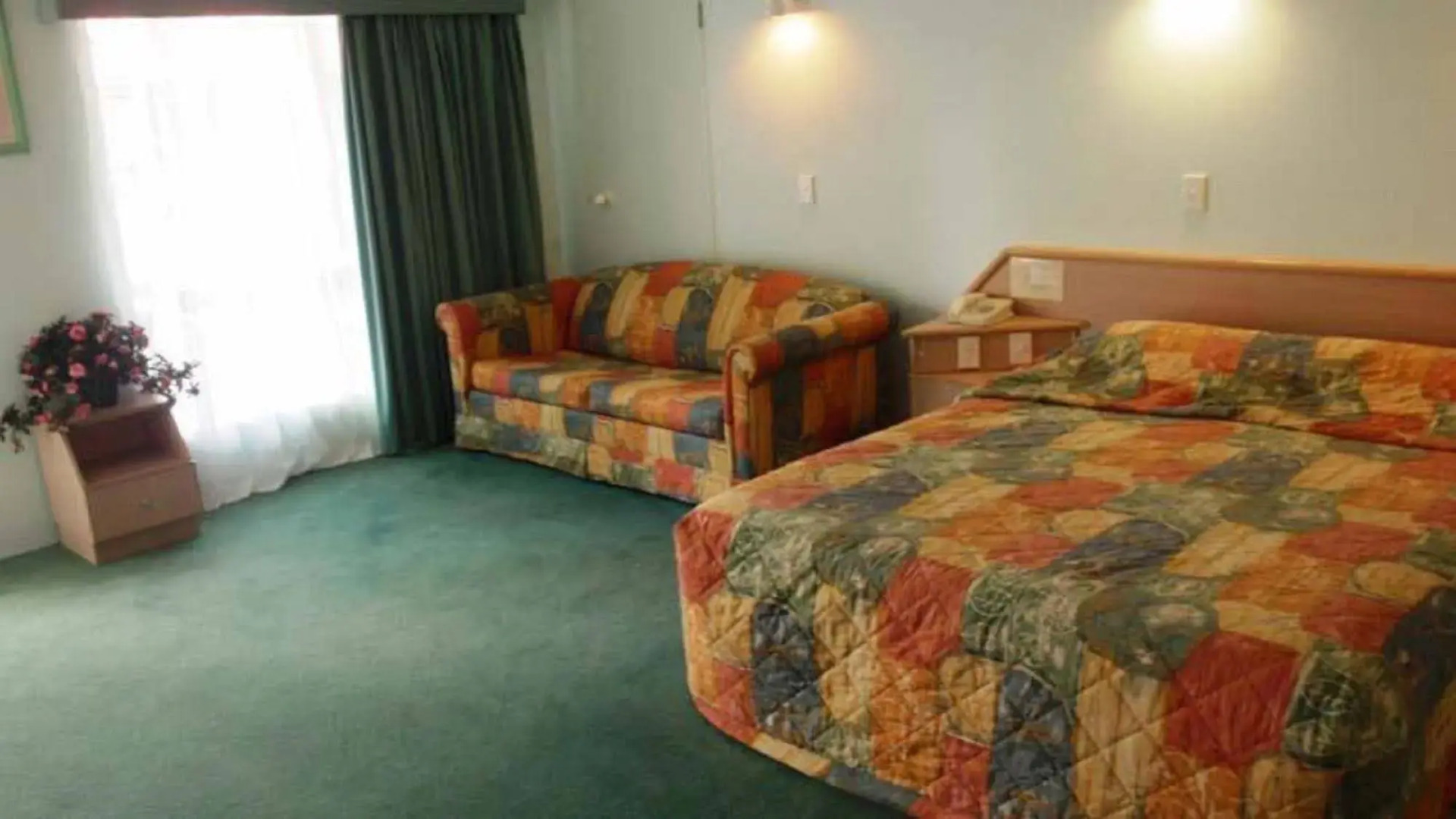 Photo - Runaway Bay Motor Inn