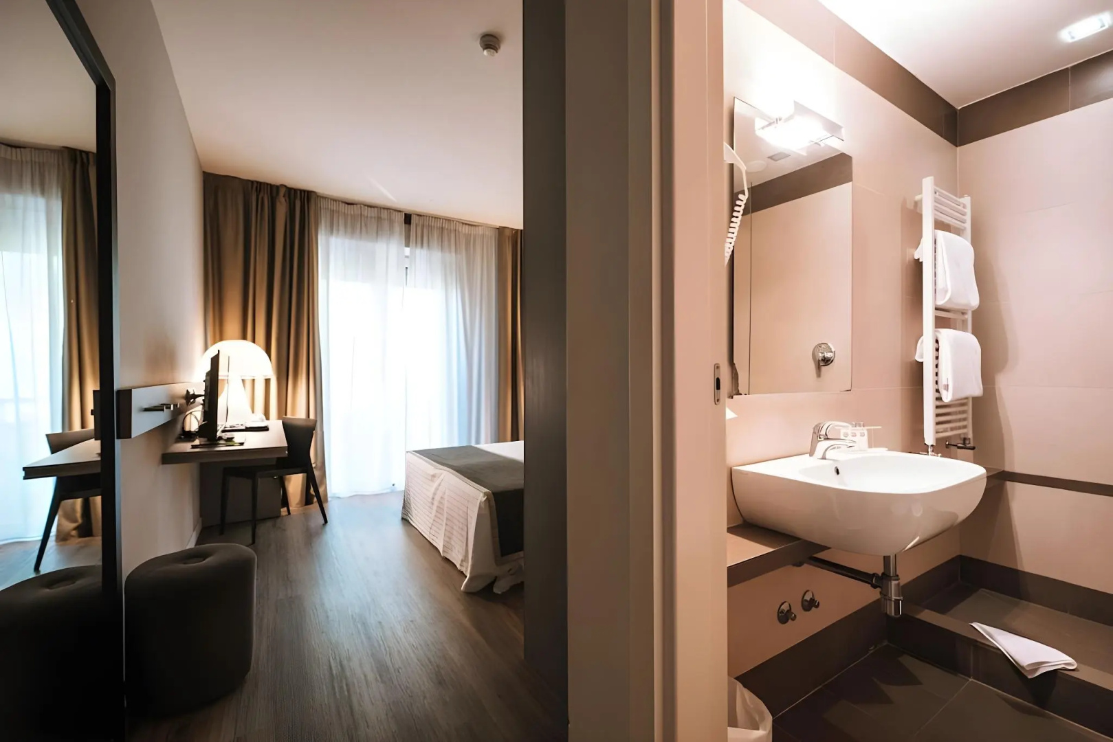 Foto - Hotel De la Ville