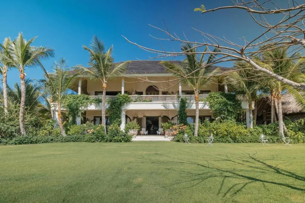 Foto - Unique lake-front 10-bedroom mansion in most luxurious resort of the caribbean
