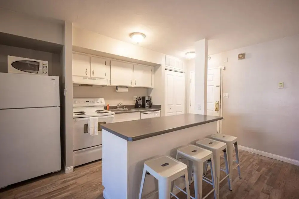 Photo - Stay Together Suites | Center Strip View