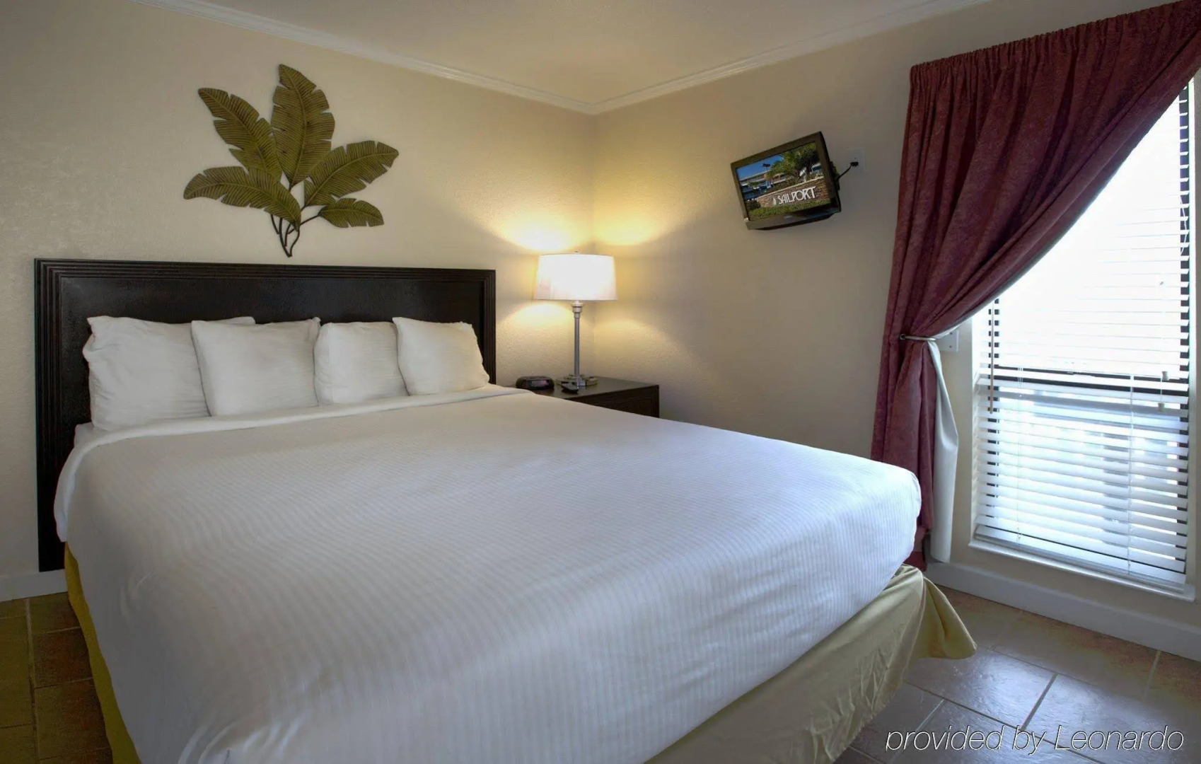 Photo - Sailport Waterfront Suites