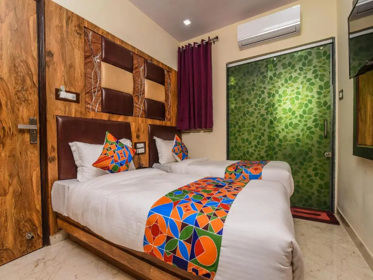 Photo - Hotel Dollar Inn